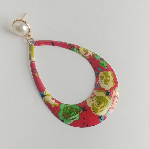 Red Floral Oval Teardrop Earrings - Picture 4 of 5